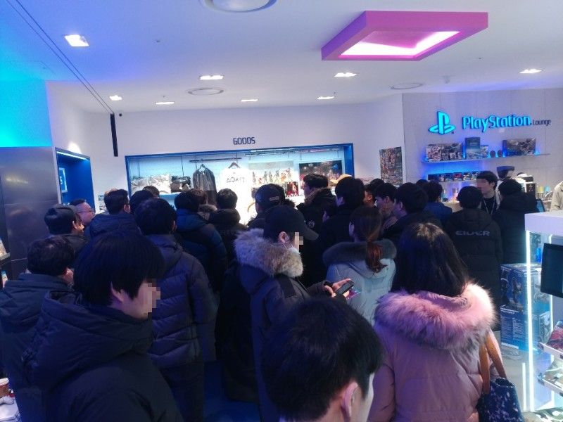 Illustration for article titled Massive Lines In South Korea For The PlayStation 4